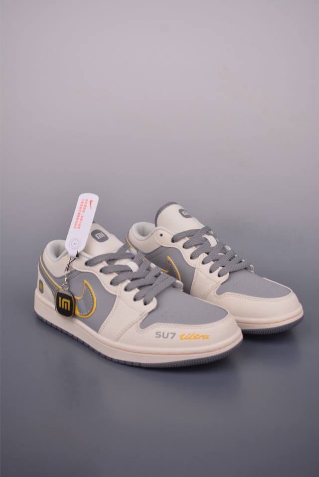 Nike Jordan Air Jordan 1 小米Su7联名 纯原大厂出品 极力推荐 定制鞋盒 大厂纯原品质出货 超高清洁度 皮料切割干净无任何毛边 细节完
