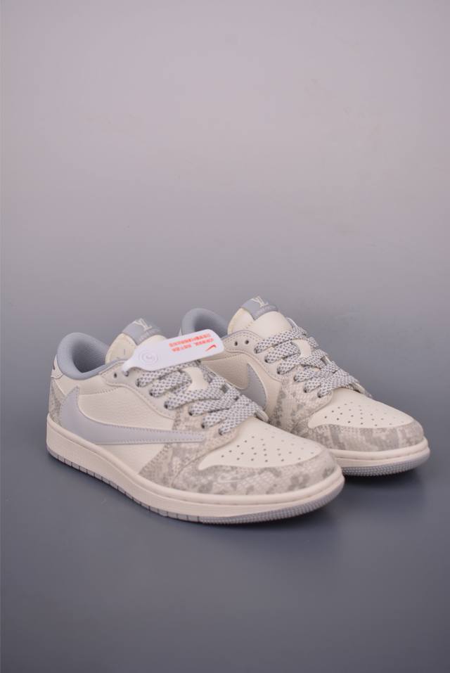 Fragment X Travis Scott X Lv Air Jordan 1 Low 三方联名倒钩 全新的三方联名低帮倒钩鞋面延续了黑脚趾设计，整双鞋以全