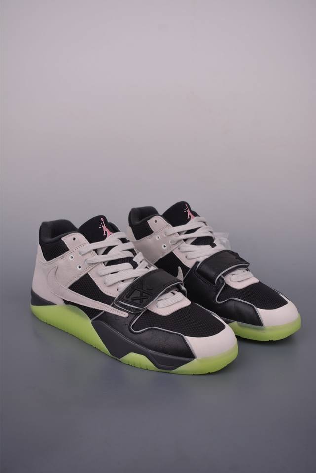 Travis Scott X Chase B X Jordan Jumpman Jack Aj4低帮 复刻麂皮黑灰绿 夜光底 鞋身将以黑灰为主基调 搭配明快的撞