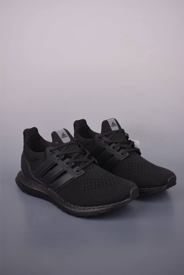 阿迪达斯Adidas Ultraboost 1.0 Boost全掌真爆 耐磨缓震休闲运动跑鞋 采用网材搭配反光皮革鞋面 配上Stretchweb网格外底 提供非