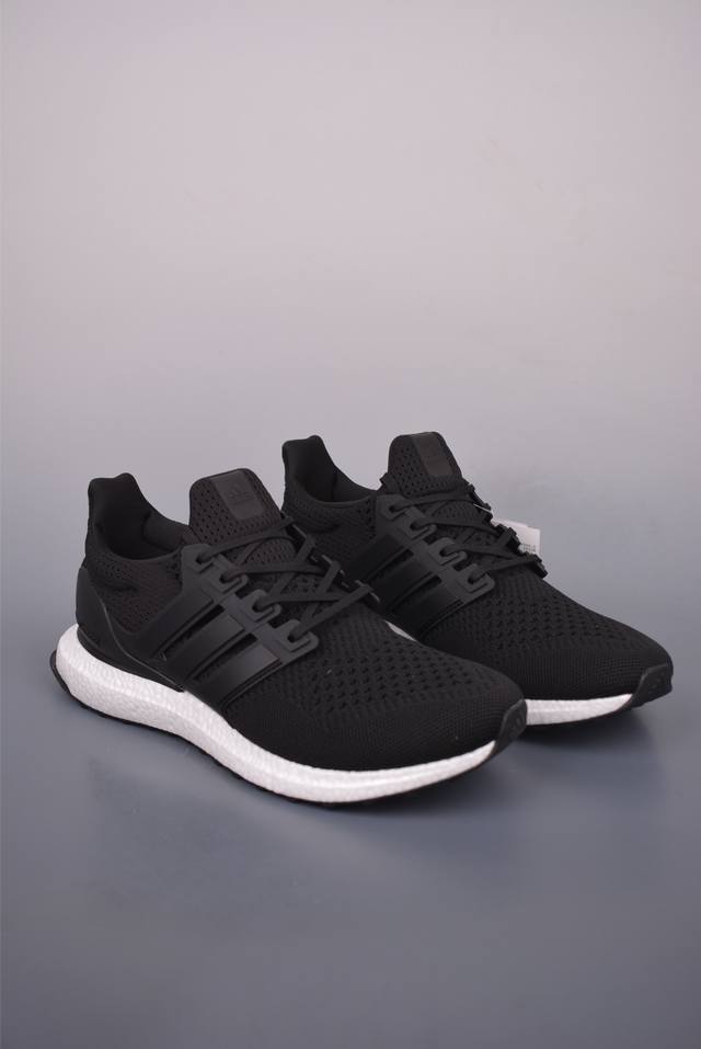阿迪达斯Adidas Ultraboost 1.0 Boost全掌真爆 耐磨缓震休闲运动跑鞋 采用网材搭配反光皮革鞋面 配上Stretchweb网格外底 提供非