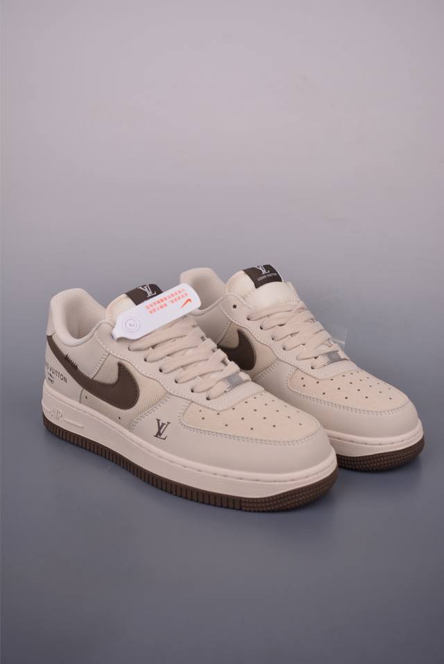 Nike Air Force 1 Low Lv联名 原楦头原纸板 打造纯正空军版型 专注外贸渠道 全掌内置蜂窝气垫 原盒配件 原厂中底钢印、拉帮完美 官方货号: