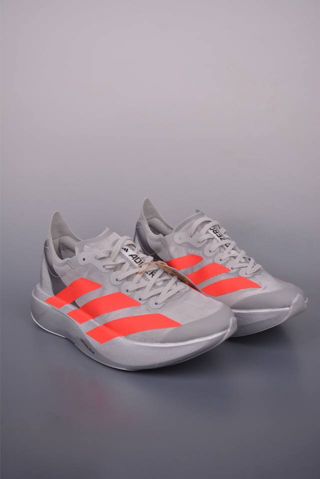 Adidas Adizero Pro Evo 2 全掌碳板 阿迪超轻透气缓震跑鞋 整体外观造型与Adizero Adios Pro Evo 1非常相似 中底配置