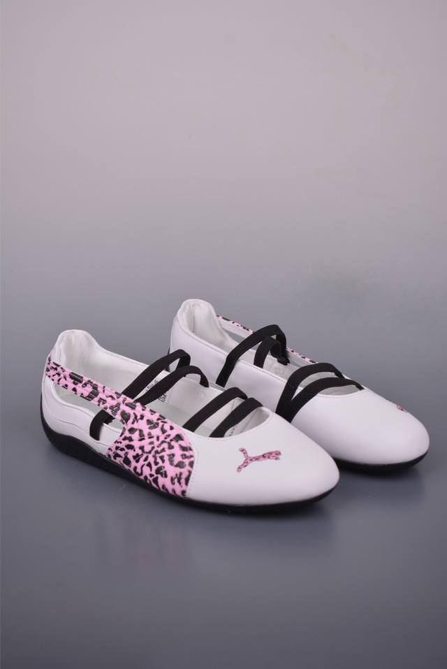 Puma Speedcat Go 薄底轻便 柔软舒适 平底复古运动休闲鞋 以趣味十足又前卫复古的设计引领潮流 融入经典配色 主打前卫复古风 鞋款的鞋侧以复古的流