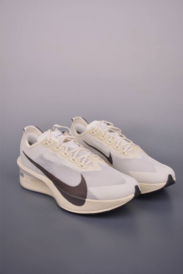Nike Zoomx Vaporfly Next%4 减震马拉松跑步鞋 公司级版本 原楦原纸版数据开发版型 采用同源数据开发Flyknit织物融合Tpu丝半透明