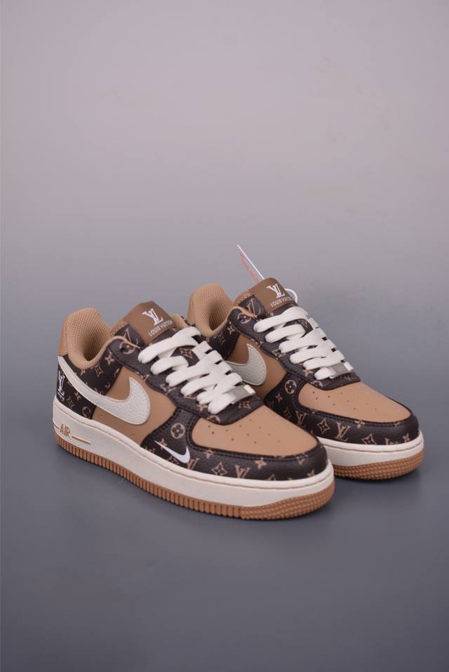 Nike Air Force 1 Low Lv联名 原楦头原纸板 打造纯正空军版型 专注外贸渠道 全掌内置蜂窝气垫 原盒配件 原厂中底钢印、拉帮完美 官方货号: