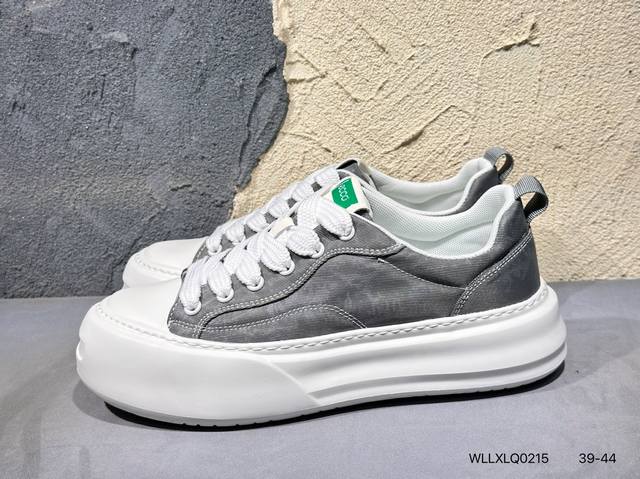 新品上市实拍 Ecco爱步 广东原版透气 配备原版三件套 防尘纸 高弹大底 全头层牛皮 新款百搭休闲款 纯手工制成 鞋面走线工整 清晰质感 原单品质 拼接运动透