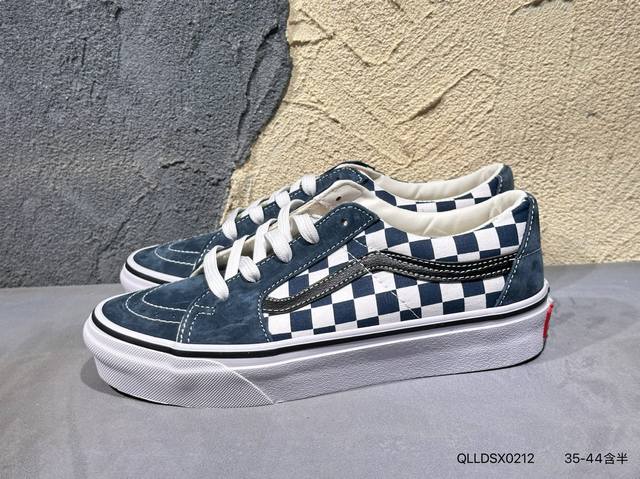 新品上市实拍 #Vans Sk8-Hi Pokonyan 神仙配色，鞋身采用宝蓝鹿皮绒 米白帆布搭配，加上红色Logo饰条，柠檬黄鞋舌织唛标可谓是点睛之笔，让你