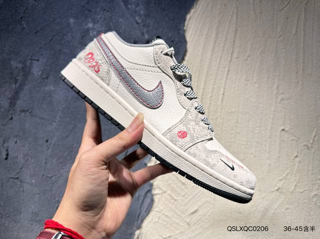新品上市实拍 Nike Air Jordan 1 Aj1乔一中帮休闲板鞋 同步官方配色 原装烫金盒 公司级做工 完美版型 头层皮打造 手感细腻正确折边工艺 完美