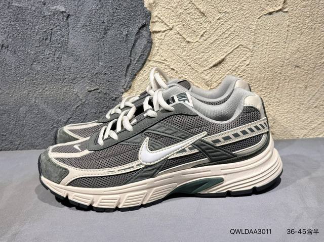 新品上市实拍 Nike Initiator Running 耐克 低帮 灰白棕 创始者系列复古老爹鞋休闲低邦运动舒适跑 整体以白色透气网眼鞋面和灰色支撑覆盖层，