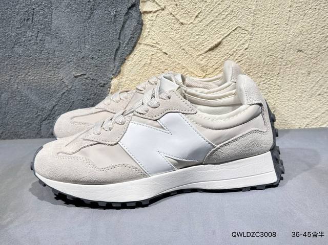 新品上市实拍 New Balance Ms327系列复古休闲运动慢跑鞋。，以更纯粹的复古风格设计打造的全新造型。侧身还以解构设计，将 N 字标志以做旧压花样式呈