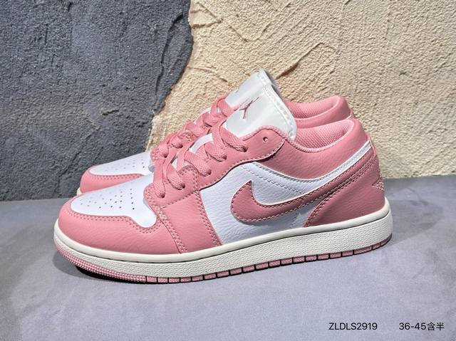新品上市实拍 Air Jordan 1 Low 低帮 蓝柠檬 Aj1 乔丹1代 Aj1 乔1 低邦 蓝黄拼接 乔丹篮球鞋系列 鞋身采用蓝色皮革勾勒轮廓，明黄色注