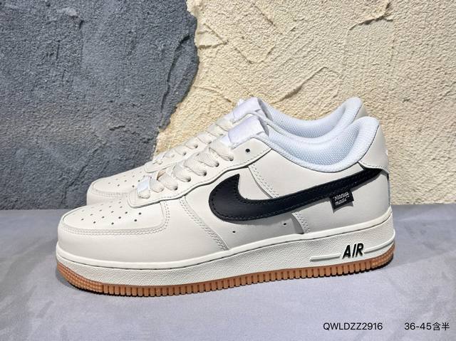 Nike Air Force 1 Low 空军一号低帮百搭休闲运动板鞋。柔软、弹性十足的缓震性能和出色的中底设计，横跨复古与现代的外型结合，造就出风靡全球三十多