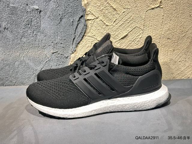 新品上市实拍 Adidas Ultraboost 阿迪达斯 耐磨缓震休闲运动跑鞋 采用网材搭配反光皮革鞋面 配上Stretchweb网格外底 提供非凡穿着体验
