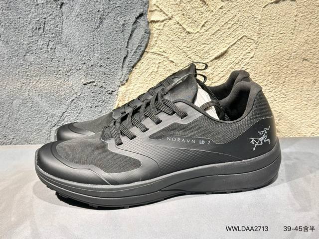 新品上市实拍 Arcteryx Konseal Lt W 始祖鸟拖鞋 此款鞋采用近几年比较流行的版型设计，外观时尚大气，鞋底采用耐磨的材质，穿上它，让您在平时生