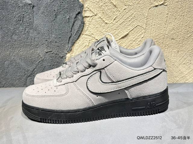 新品上市实拍 耐克Nike Air Force 7空军一号低帮百搭休闲运动板鞋。柔软、弹性十足的缓震性能和出色的中底设计，横跨复古与现代的外型结合，造就出风靡全