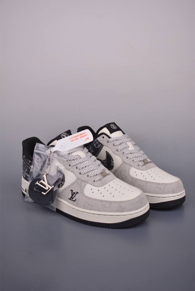 Nike Air Force 1 Low Lv联名 原楦头原纸板 打造纯正空军版型 专注外贸渠道 全掌内置蜂窝气垫 原盒配件 原厂中底钢印、拉帮完美 官方货号: