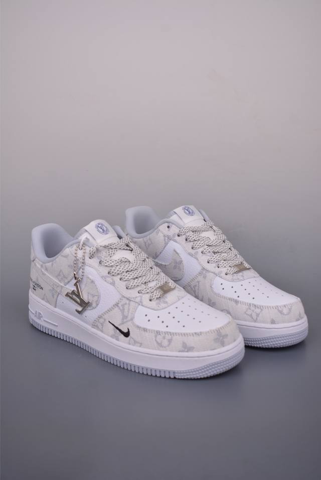 Nike Air Force 1 Low Lv联名 原楦头原纸板 打造纯正空军版型 专注外贸渠道 全掌内置蜂窝气垫 原盒配件 原厂中底钢印、拉帮完美 官方货号: