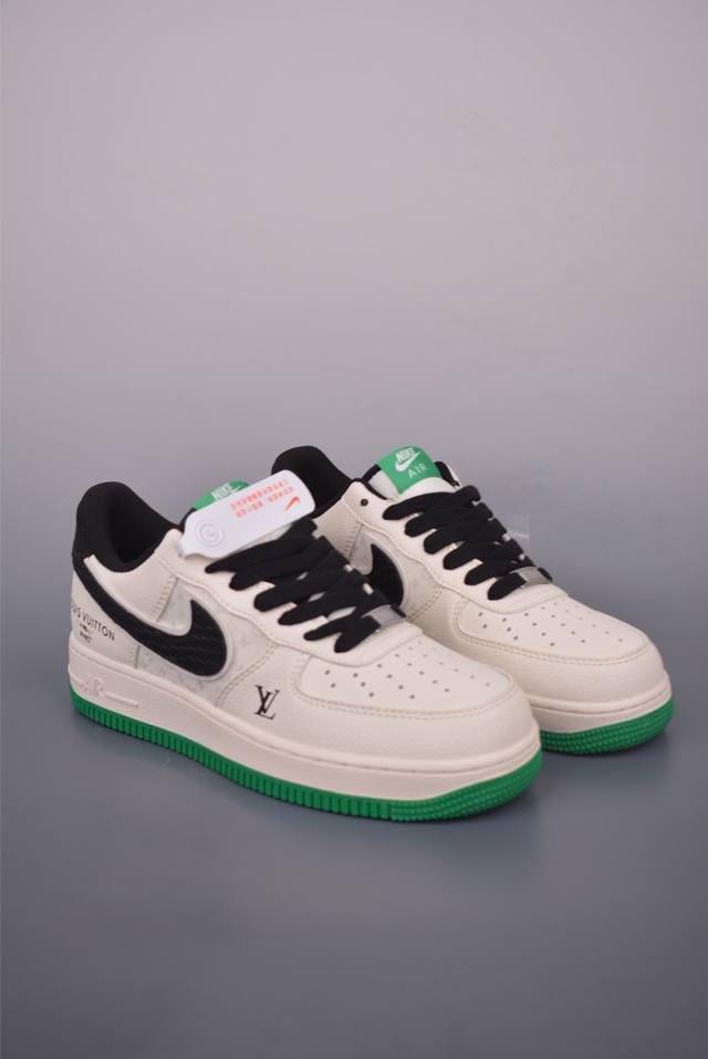 Nike Air Force 1 Low Lv联名 原楦头原纸板 打造纯正空军版型 专注外贸渠道 全掌内置蜂窝气垫 原盒配件 原厂中底钢印、拉帮完美 官方货号: