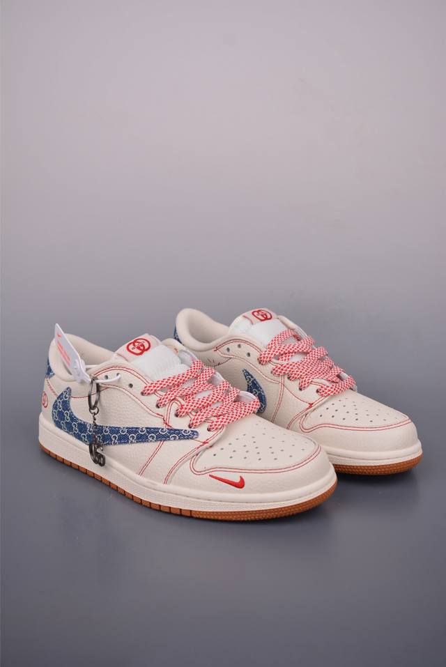 Fragment X Travis Scott X Gucci Air Jordan 1 Low 三方联名倒钩 全新的三方联名低帮倒钩鞋面延续了黑脚趾设计，整双