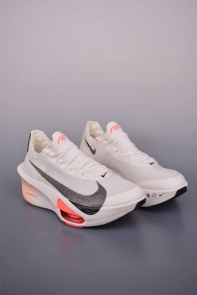 Nike Zoomx Vaporfly Next%4 减震马拉松跑步鞋 全掌碳纤维 原楦原纸版数据开发版型 采用同源数据开发Flyknit织物融合Tpu丝半透明