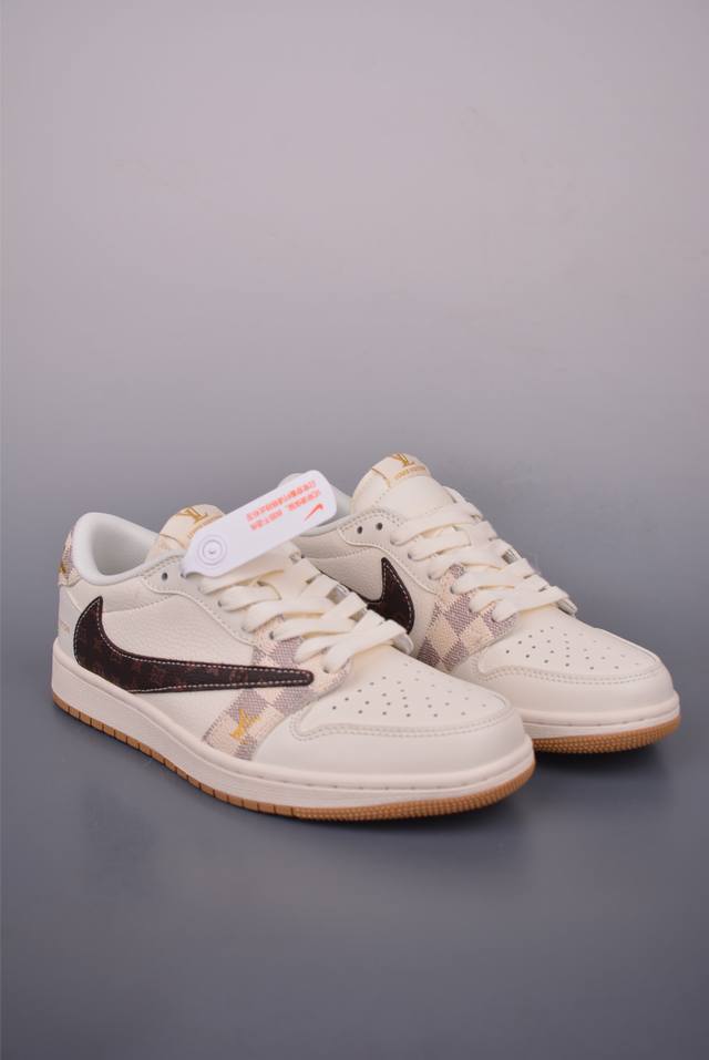 Fragment X Travis Scott X Lv Air Jordan 1 Low 三方联名倒钩 全新的三方联名低帮倒钩鞋面延续了黑脚趾设计，整双鞋以全