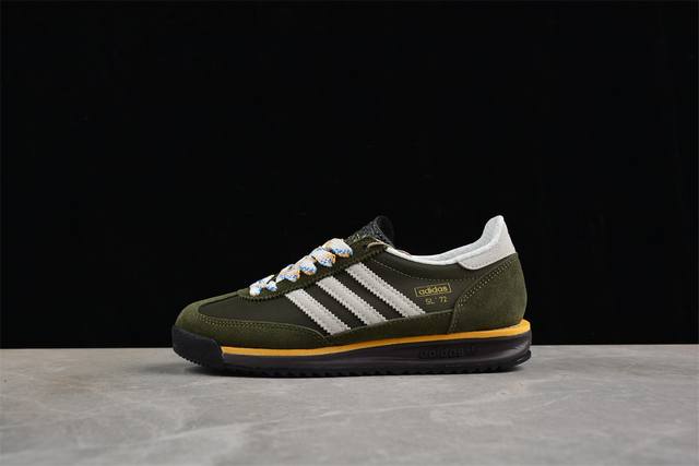 Ad Originals Sl 72 Og 阿迪经典复古慢跑鞋Jr9416 鞋款采用舒爽尼龙鞋面、绒面革饰面和皮革细节等设计。与此同时，搭载着 Ecotex 鞋