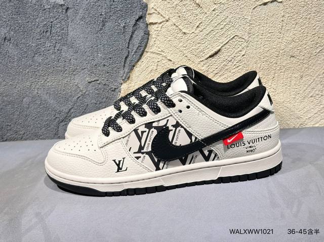 新品上市实拍 耐克Nike Air Force 1“07空军一号低帮百搭休闲运动板鞋。柔软、弹性十足的缓震性能和出色的中底设计，横跨复古与现代的外型结合，造就出