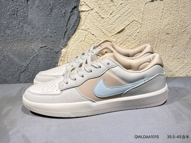新品上市实拍 耐克Nike Sb Force 58 运动滑板鞋。这是一款将前沿创新带入街头的单品，它具有硫化杯底，具有出色的耐用性和灵活性。使用柔软皮革和帆布拼