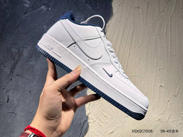 新品上市实拍 耐克Nike Air Force 1 Low 空军一号 Af1 低帮百搭休闲运动板鞋。柔软、弹性十足的缓震性能和出色的中底设计，横跨复古与现代的外