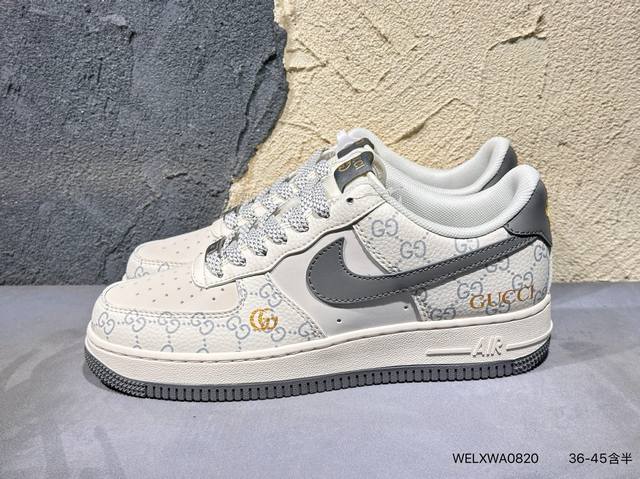 新品上市实拍 耐克Nike Air Force 1“07空军一号低帮百搭休闲运动板鞋。柔软、弹性十足的缓震性能和出色的中底设计，横跨复古与现代的外型结合，造就出
