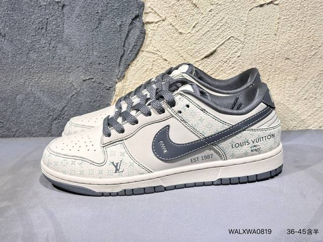 耐克 联名 Nike Dunk Low Lthr Ow 解构绑带滑板鞋 Sb系列经典复古运动鞋。双鞋带系统延续了今年的代表性风格，搭配亮色鞋带，保持了 Dunk