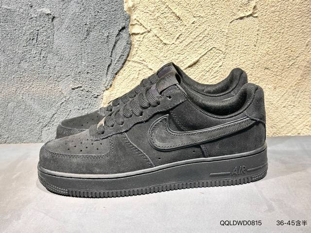 新品上市实拍 耐克Nike Air Force 7空军一号低帮百搭休闲运动板鞋。柔软、弹性十足的缓震性能和出色的中底设计，横跨复古与现代的外型结合，造就出风靡全