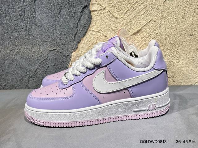 新品上市实拍 耐克Nike Air Force 7空军一号低帮百搭休闲运动板鞋。柔软、弹性十足的缓震性能和出色的中底设计，横跨复古与现代的外型结合，造就出风靡全