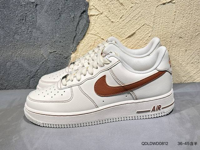 Nike Air Force 1 Low 白蓝 原楦头原纸板 打造纯正空军版型 专注外贸渠道 全掌内置蜂窝气垫 原盒配件 原厂中底钢印、拉帮完美 官方货号：Hq