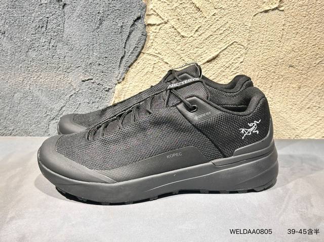 新品上市实拍 Arcteryx Konseal Lt W 始祖鸟拖鞋 此款鞋采用近几年比较流行的版型设计，外观时尚大气，鞋底采用耐磨的材质，穿上它，让您在平时生