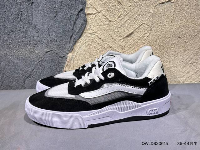 新品上市实拍 #Vans Wayvee 神仙配色，鞋身采用宝蓝鹿皮绒 米白帆布搭配，加上红色Logo饰条，柠檬黄鞋舌织唛标可谓是点睛之笔，让你一眼就心动！原产硫
