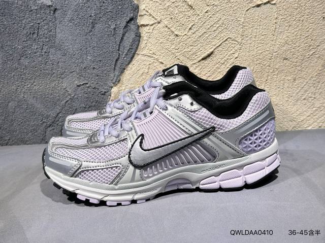 新品上市实拍 Nike Vomero 5耐克 舒适减震防滑 低帮跑步鞋 全掌Reactx泡绵中底 前掌和后跟还配备了Air Zoom气垫单元 据说跑起来更快更舒