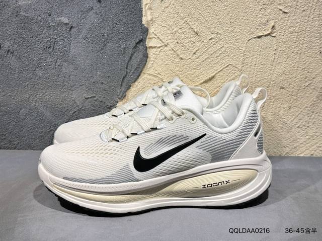 新品上市实拍 Nike Vomero 18 耐克 舒适减震防滑 低帮跑步鞋 全掌Reactx泡绵中底 前掌和后跟还配备了Air Zoom气垫单元 据说跑起来更快