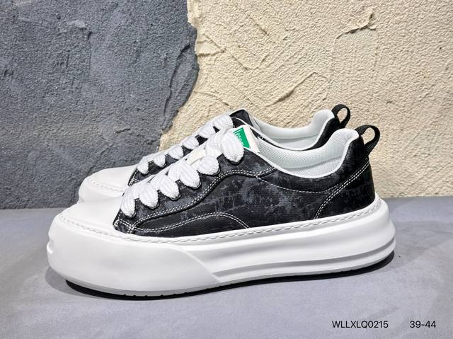新品上市实拍 Ecco爱步 广东原版透气 配备原版三件套 防尘纸 高弹大底 全头层牛皮 新款百搭休闲款 纯手工制成 鞋面走线工整 清晰质感 原单品质 拼接运动透