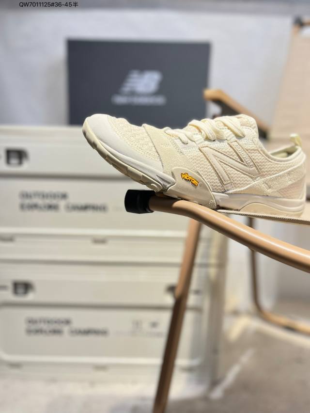 New Balance 新百伦 男女鞋真标半码制，采用软质纤维革与网织布料拼接构成鞋面材质，中底高弹Eva发泡物料组合轻量化耐磨防滑Vibram黄金大底秉承“赤