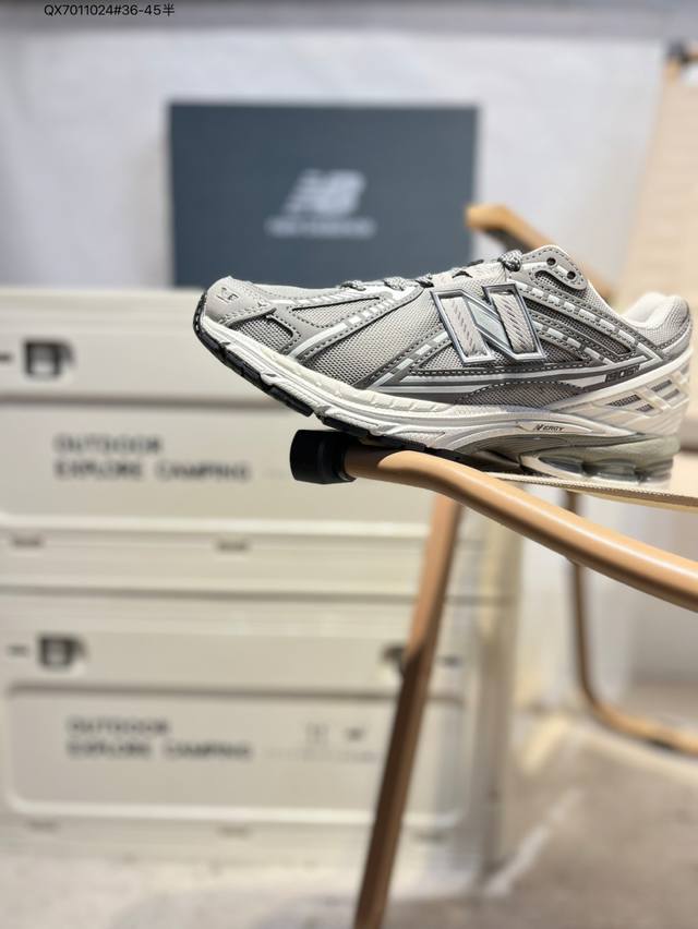 New Balance 1906系列复古老爹风休闲鞋 #采用轻质牛剖革拼接透气网眼衬垫织物鞋面材质 T-Beam大底提供足步弓支撑，保持步态稳定 后跟搭载外露缓