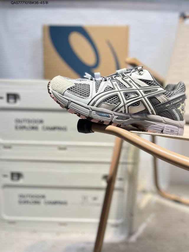 Asics Gel-Kahana 8亚瑟士经典跑鞋 如今机能风和户外风吹得正劲，便是主打“Urban Outdoor机能越野风格”，城市和户外场景都能轻松应对。