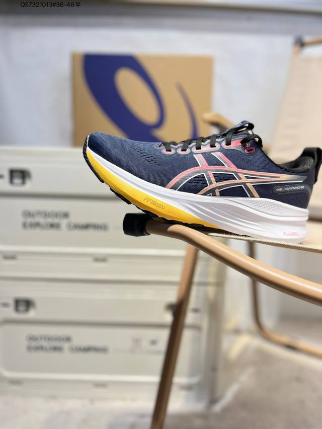 Asics Gel-Kayano 32亚瑟士经典跑鞋 如今机能风和户外风吹得正劲，便是主打“Urban Outdoor机能越野风格”，城市和户外场景都能轻松应对