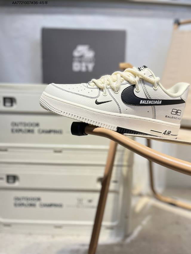 耐克 Nike Air Force 1 '07空军一号 百搭休闲运动板鞋。柔软、弹性十足的缓震性能和出色的中底设计，横跨复古与现代的外型结合，造就出风靡全球三十