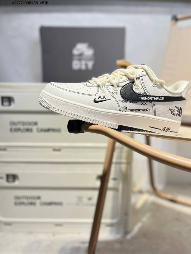 北面 X 耐克 Nike Air Force 1 '07空军一号 百搭休闲运动板鞋。柔软、弹性十足的缓震性能和出色的中底设计，横跨复古与现代的外型结合，造就出风