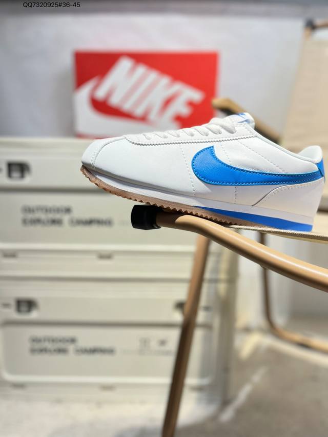Nike Classic Cortez 全新配色 经典阿甘休闲跑步鞋 纯粹而执着的精神，使得Cortez种在了一代人的心里，无论是否喜欢它复古的鞋型，一双Nik