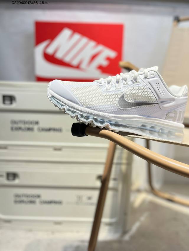 Nk Air Max 2013 复古透气网布气垫跑鞋 搭配全掌式 Max Air 气垫，为步伐注入充沛活力。半透明中底和外底，为整体造型画龙点睛，打造舒心时尚H