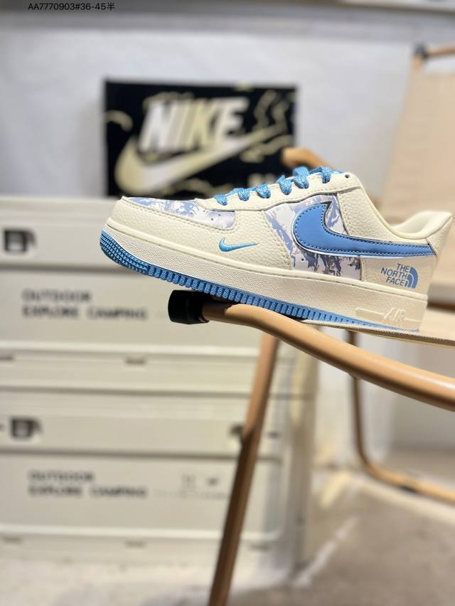 北面 X 耐克 Nike Air Force 1 '07空军一号 百搭休闲运动板鞋。柔软、弹性十足的缓震性能和出色的中底设计，横跨复古与现代的外型结合，造就出风