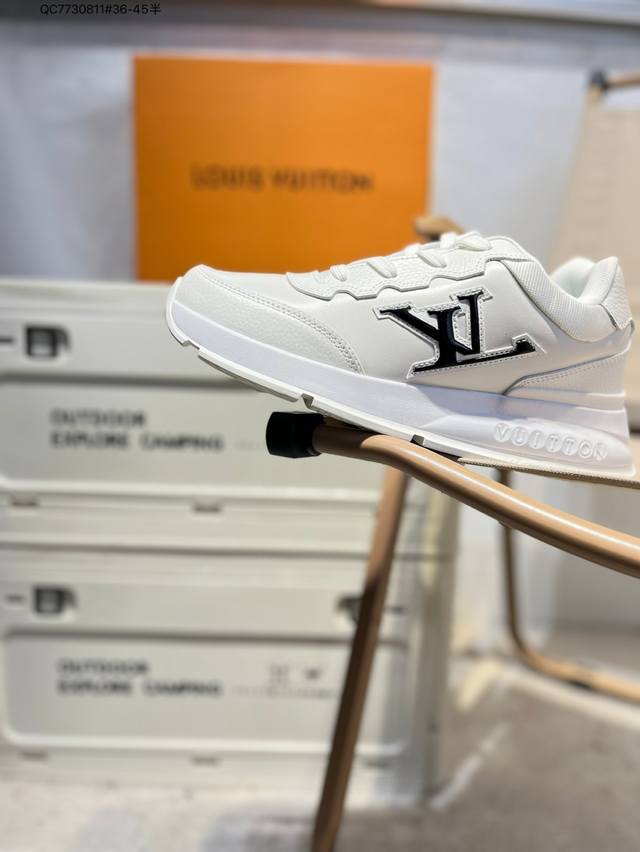 Louis Vuitton 路易威登 男女鞋配置厚实抽屉礼品鞋盒，采用荔枝纹二层牛剖革组合粒面牛剖革鞋面材质，鞋垫嵌入软脚感Eva物料，外置Tpr光泽隔色鞋底法